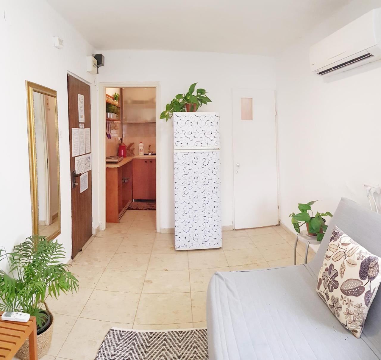 Aharonson'S - 1 Minute To The Beach Тель-Авив Экстерьер фото